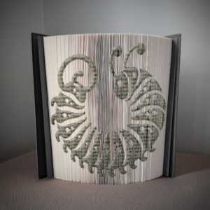 caterpillar book folding pattern preview - Cut & Fold